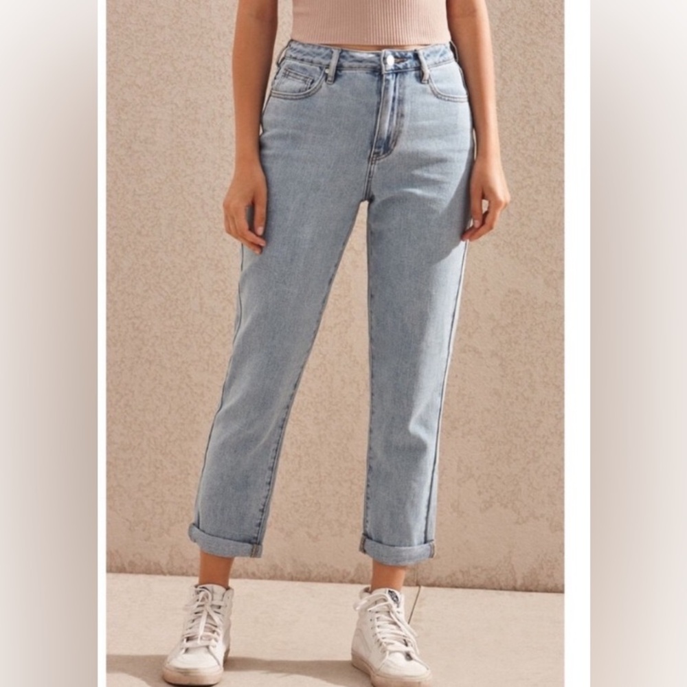 Pacsun • Mom Jean Denim • 24